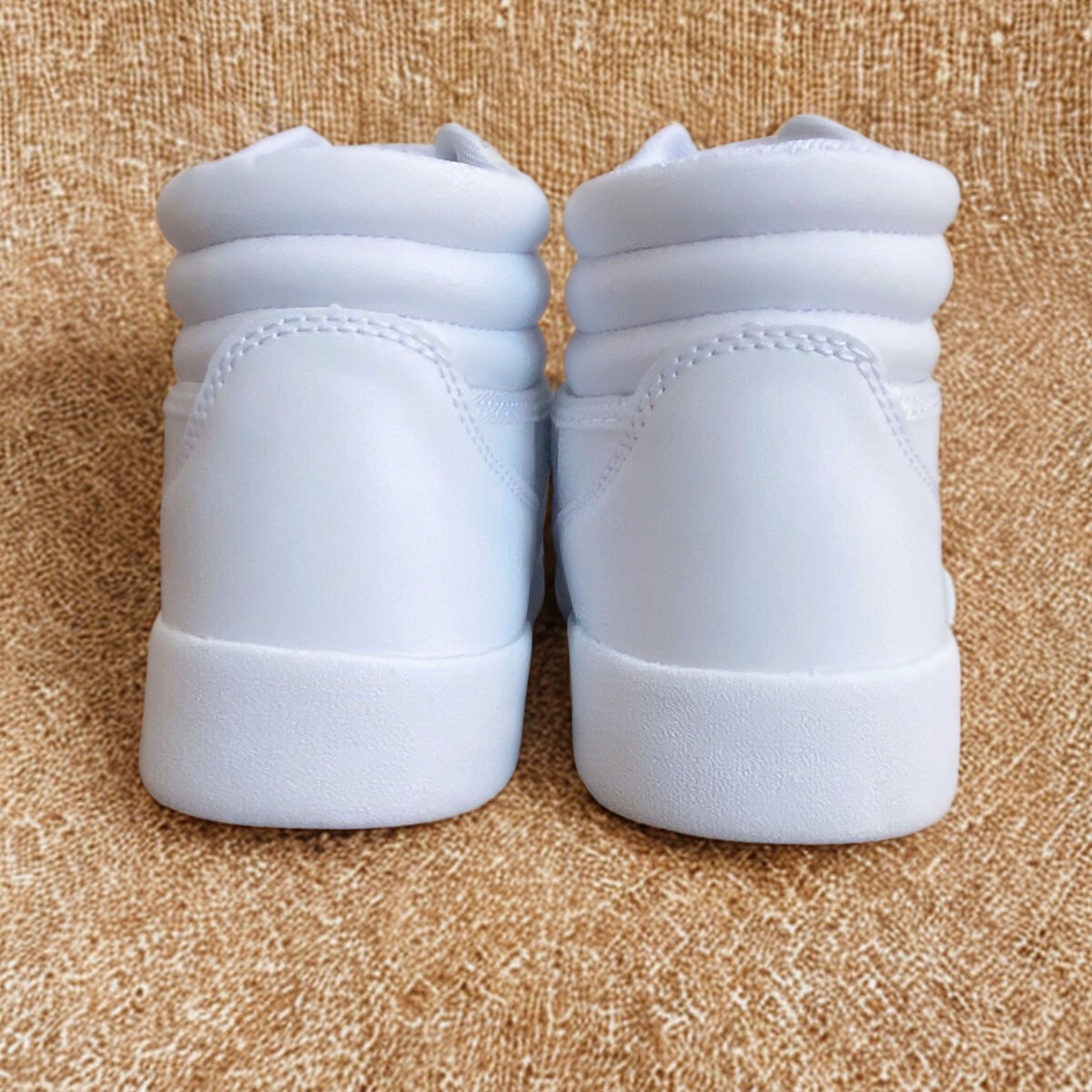 CAPRI| Zapatilla urbana alta blanca