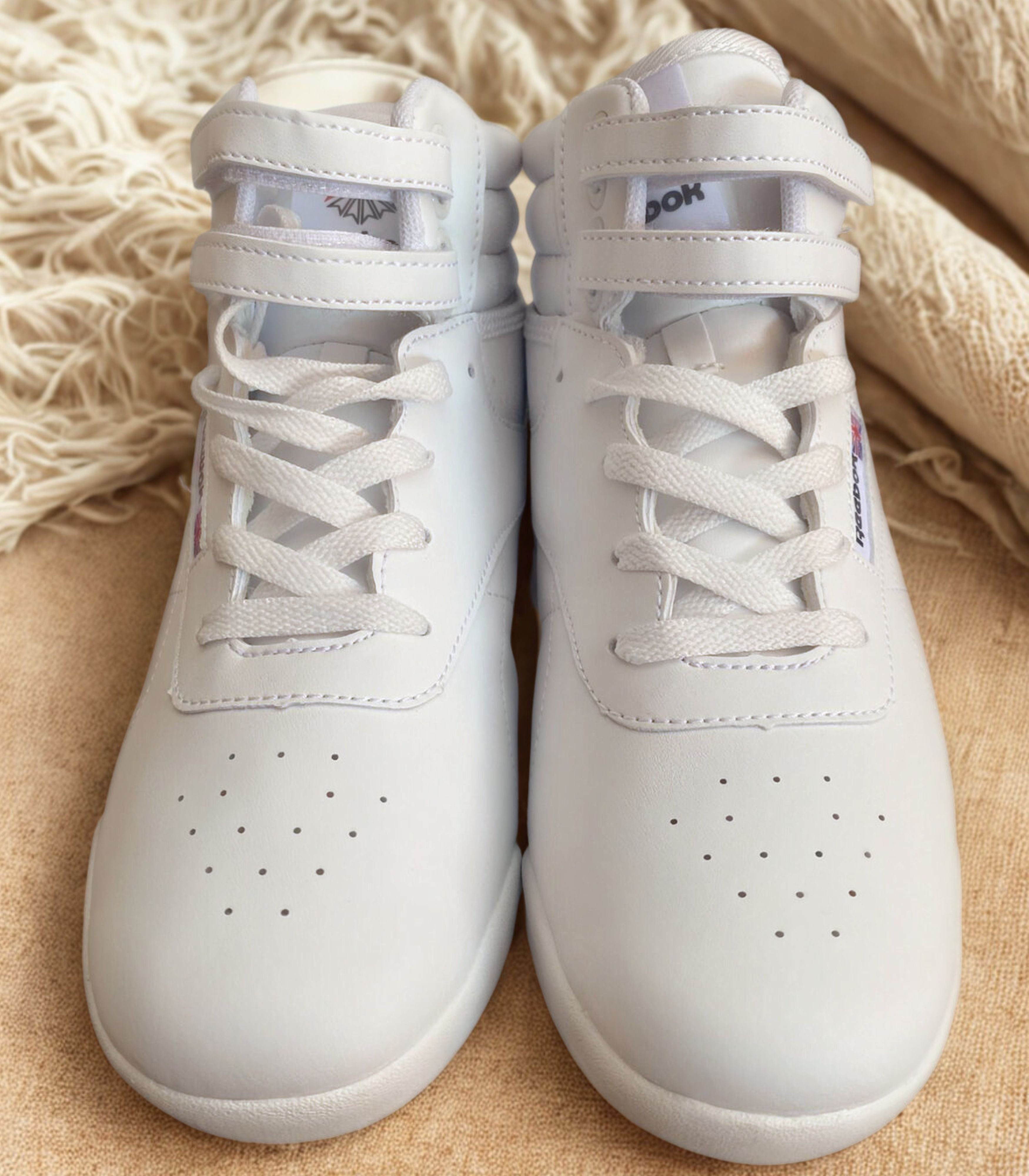 CAPRI| Zapatilla urbana alta blanca