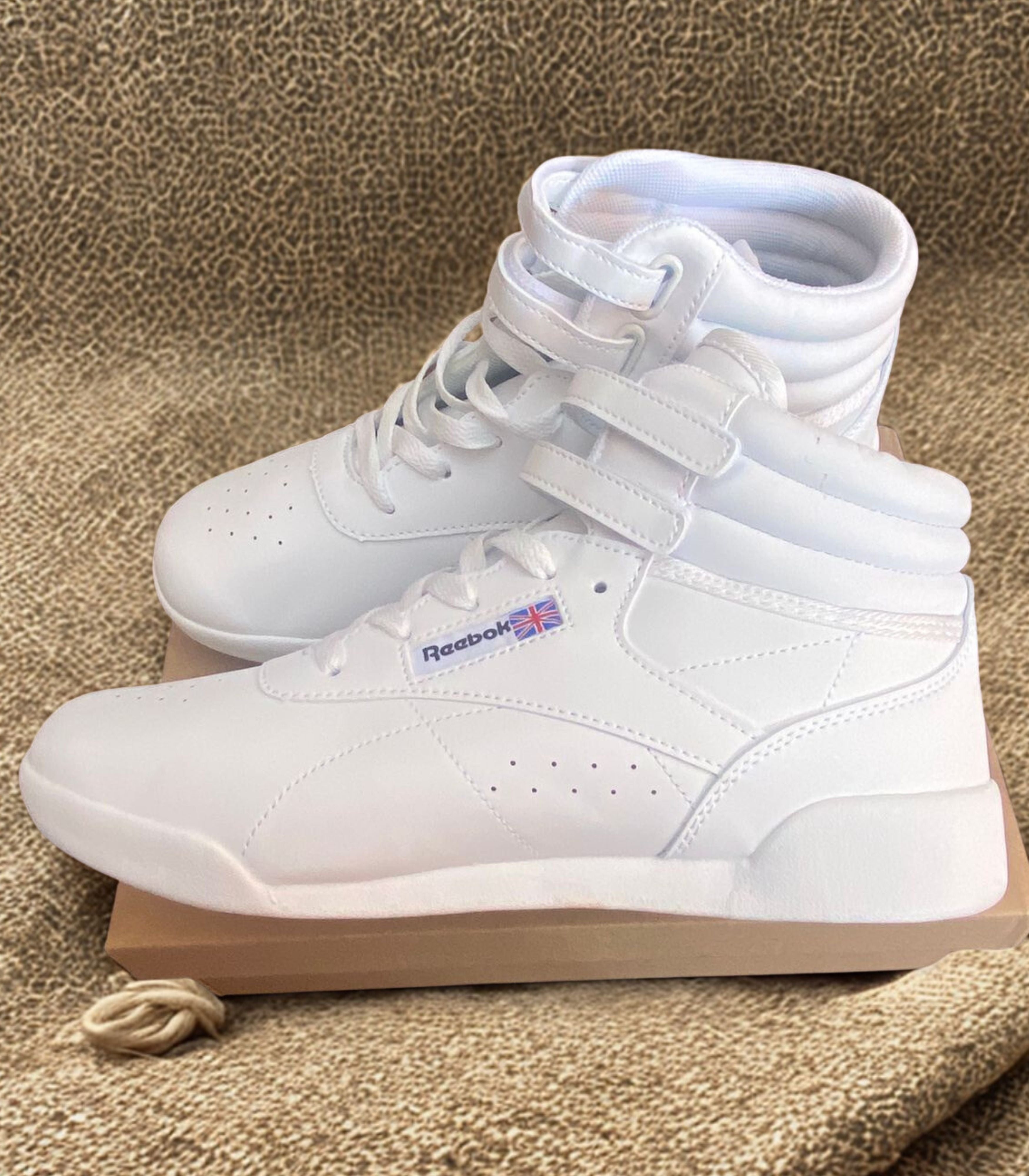 CAPRI| Zapatilla urbana alta blanca