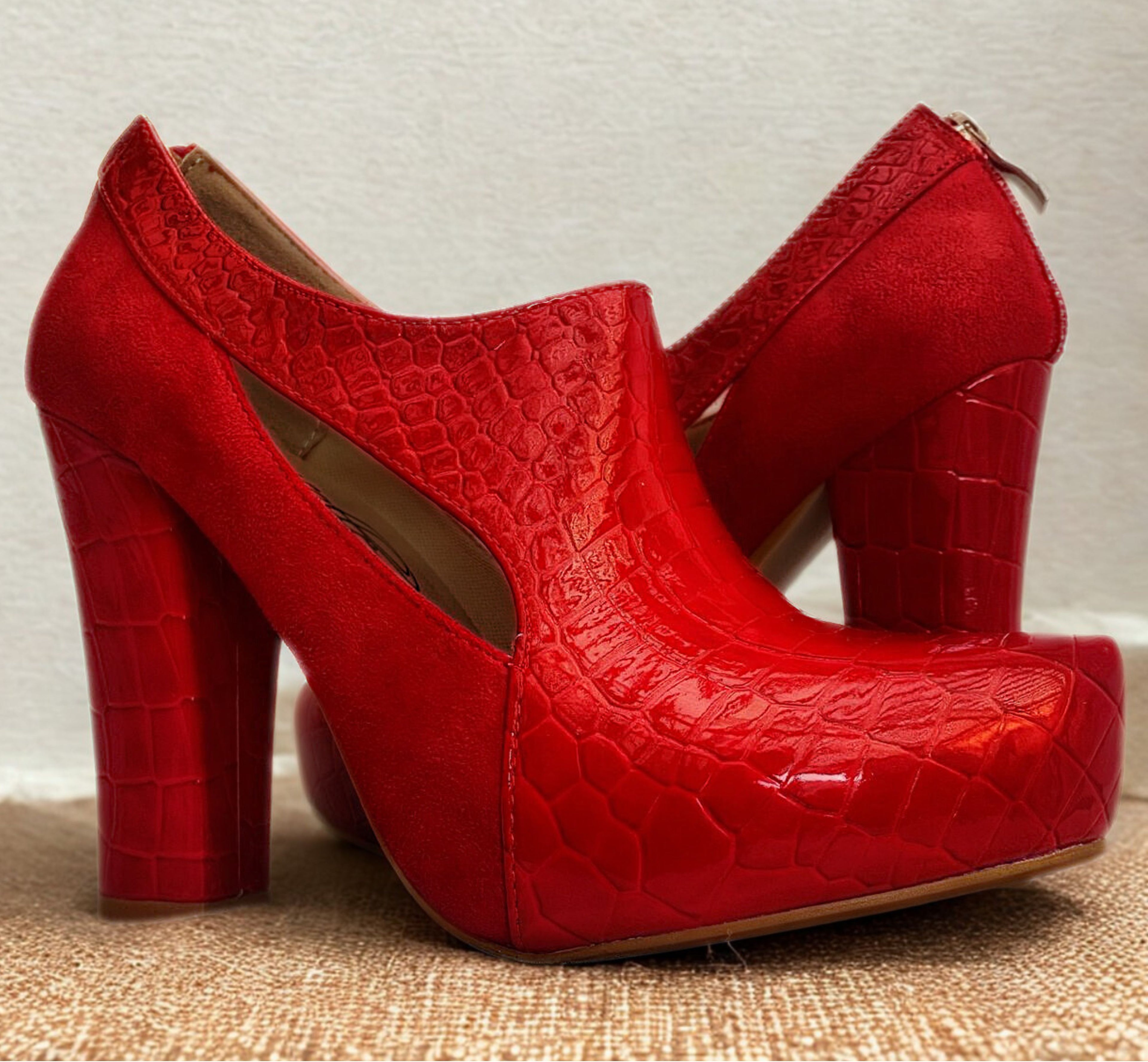 PRAGA | Zapato Tacón Croco Elegante